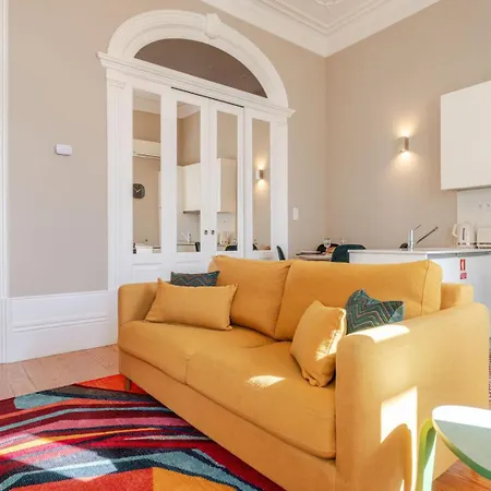 Classic Meets Modern - Downtown Balcony Retreat Apartament *