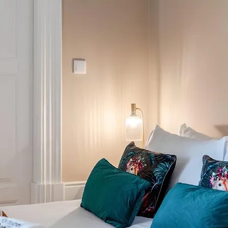 Classic Meets Modern - Downtown Balcony Retreat Apartament Porto